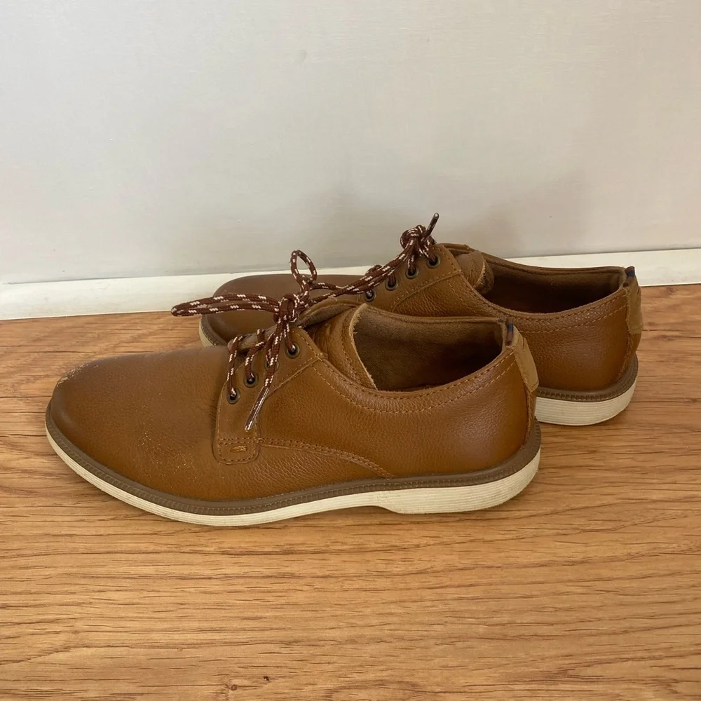 Florsheim Brown Leather Oxfords with Lace-Up Design - Picture 2 of 6